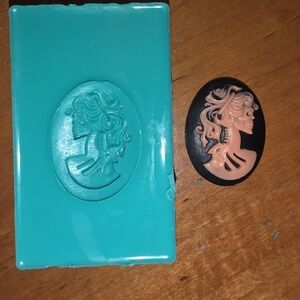 Skeleton Lady Cabochon Cameo Mold Mould 3x2 cm  Gothic Pendant Resin / Baking